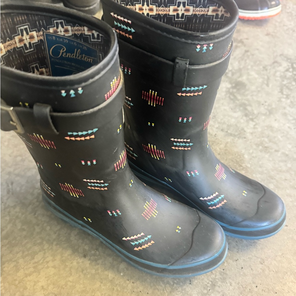 Women’s Pendleton rainboots size 8